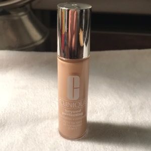 Clinique Foundation and Concealer 2 in 1 Alabaster